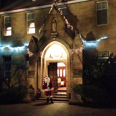 Abbey Of The Roses - Christmas In July - Accommodation 4U 0