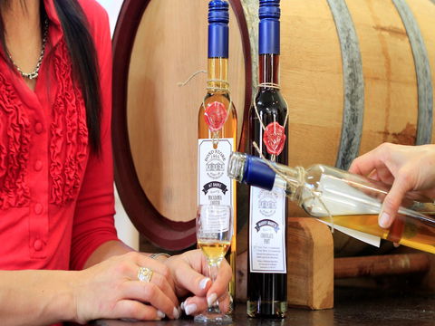 Tipples And Tales - Accommodation 4U 1