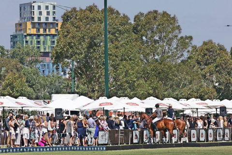 Land Rover Polo In The City - Accommodation 4U 0