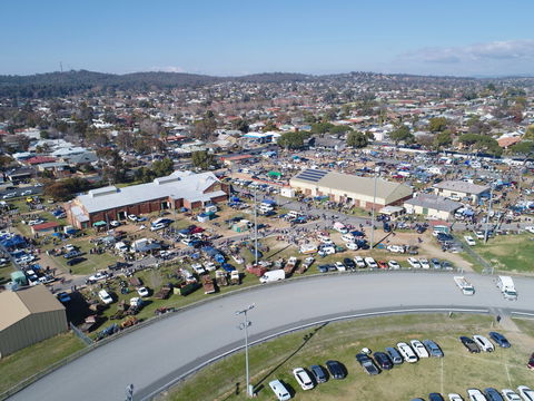 Wagga Swap Meet Run By  Classic And Historic Automobile Club Of Australia - Wagga Wagga Region - Accommodation 4U 0
