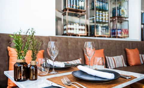Q Dining - Accommodation 4U 6
