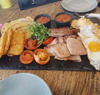 Warnies Cafe - Accommodation 4U