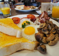 Hudsons of Dickson - Accommodation 4U