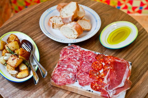 Johnny Baker's - Accommodation 4U 0