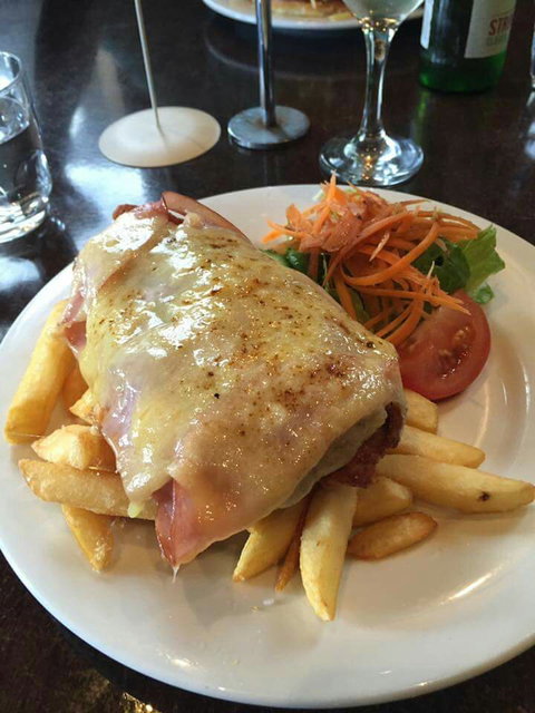 The Apple Tree Inn - Accommodation 4U 5