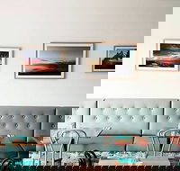 Doyle  Sons - Accommodation 4U