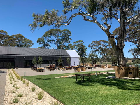 LOT.100 The Grocer - Accommodation 4U 2