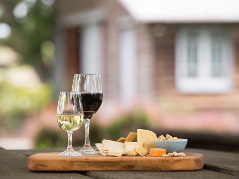 Clovely Estate Vineyard Cellar Door - Accommodation 4U 0