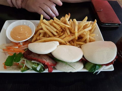 Lazy Susan’s - Accommodation 4U 0