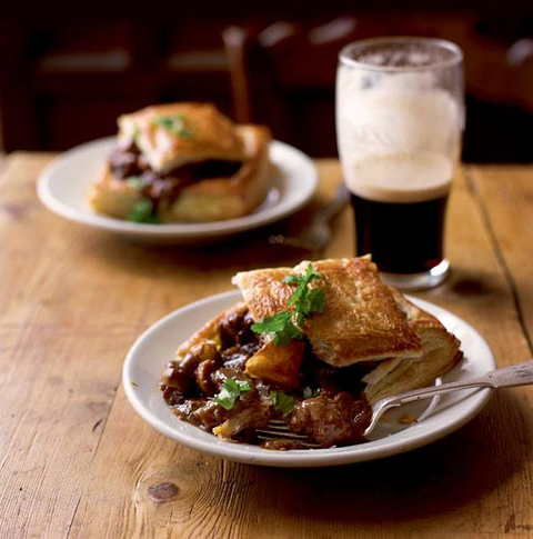 Waxy’s Irish Pub - Accommodation 4U 3