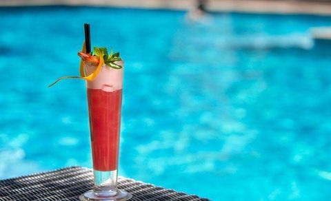 The Deck Poolside Bar & Restaurant - Accommodation 4U 9
