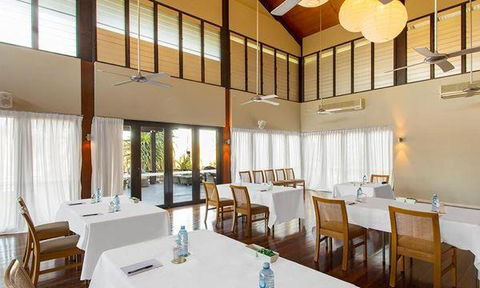 The Deck Poolside Bar & Restaurant - Accommodation 4U 11