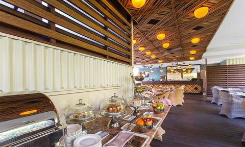 The Deck Poolside Bar & Restaurant - Accommodation 4U 1