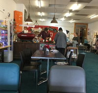 The Crowded Lounge - Accommodation 4U