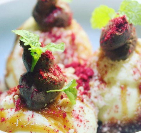 FOS Kitchen & Bar - Accommodation 4U 9