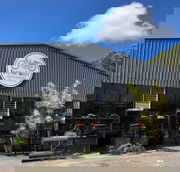 Flying West - Accommodation 4U