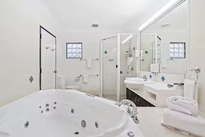 The Coffee House Apartments & Bistro - Accommodation 4U 7