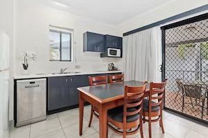 The Coffee House Apartments & Bistro - Accommodation 4U 12