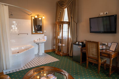 Denison Boutique Hotel - Accommodation 4U 10