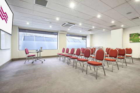 Crowne Plaza Canberra - Accommodation 4U 9