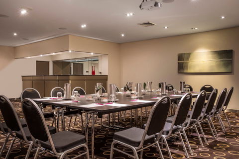 Crowne Plaza Canberra - Accommodation 4U 10