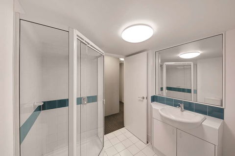 Adina Serviced Apartments James Court - Accommodation 4U 8