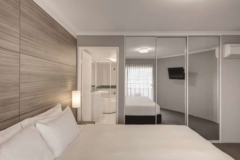 Adina Serviced Apartments James Court - Accommodation 4U 10