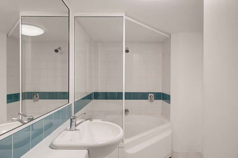 Adina Serviced Apartments James Court - Accommodation 4U 11