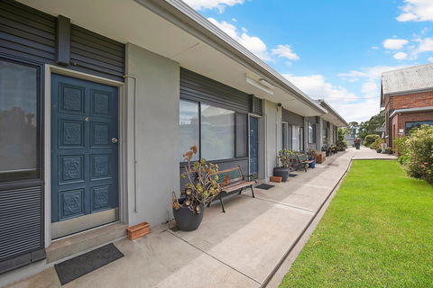 Hamilton Lakeside Motel - Accommodation 4U 0