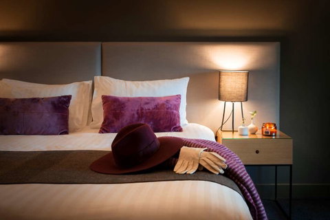 East Hotel - Accommodation 4U 5