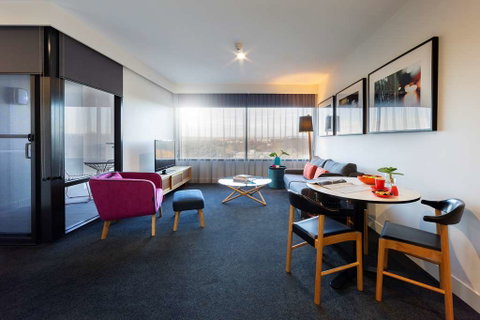 East Hotel - Accommodation 4U 7