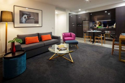 East Hotel - Accommodation 4U 8