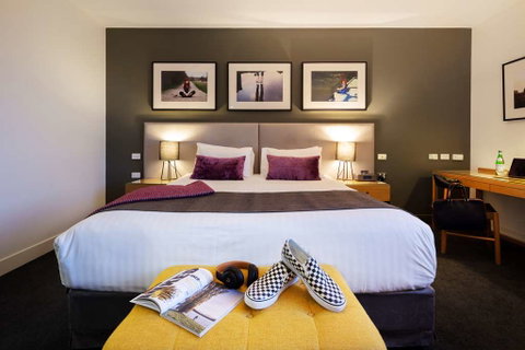 East Hotel - Accommodation 4U 10