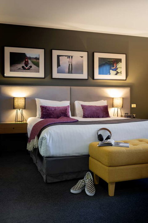 East Hotel - Accommodation 4U 11
