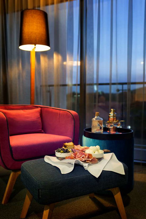 East Hotel - Accommodation 4U 12