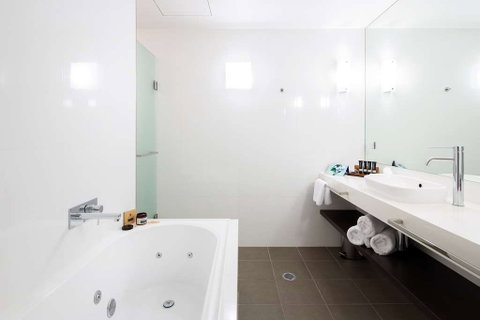 East Hotel - Accommodation 4U 14