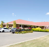 Pines Country Club Motor Inn - Accommodation 4U