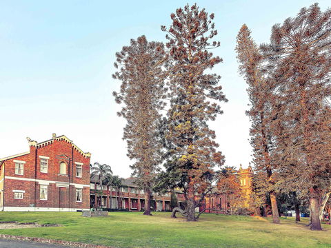 Mercure Monte Pio Hotel & Conference Ctr - Accommodation 4U 0