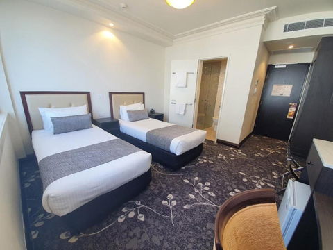 Burke & Wills Hotel - Accommodation 4U 1