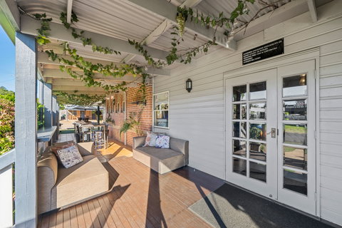 Ambassador On Ruthven Motel - Accommodation 4U 1