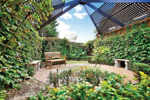 Best Western Plus The Buckingham Inn - Accommodation 4U 0