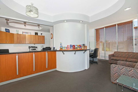 Comfort Inn & Suites Northgate Airport - Accommodation 4U 1
