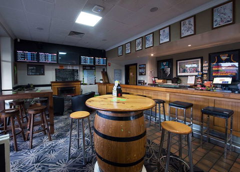 Nightcap Rose & Crown Hotel - Accommodation 4U 2