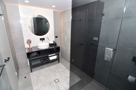 Deco Hotel - Accommodation 4U 2