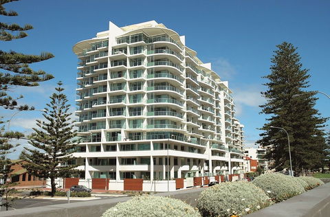 Oaks Liberty Towers - Accommodation 4U 0