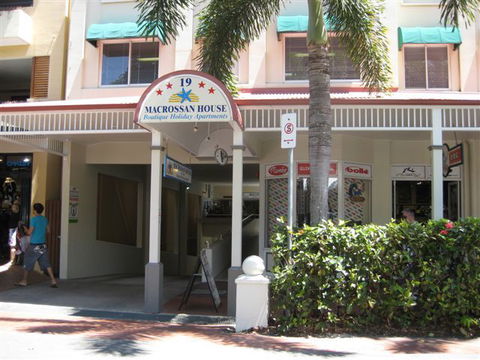 Macrossan House Boutique Holidays Apts - Accommodation 4U 1