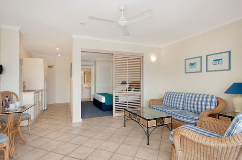 Macrossan House Boutique Holidays Apts - Accommodation 4U 2