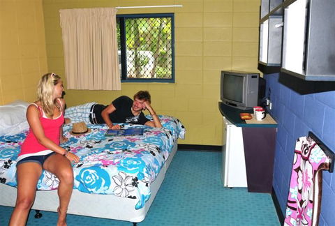 Nomads Cairns Backpackers Resort - Accommodation 4U 2
