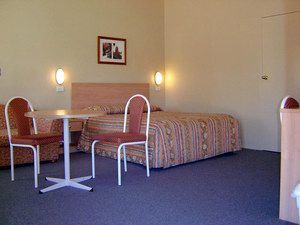 Country Gardens Motor Inn - Accommodation 4U 2