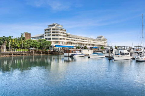Shangri-La Hotel, The Marina - Accommodation 4U 0